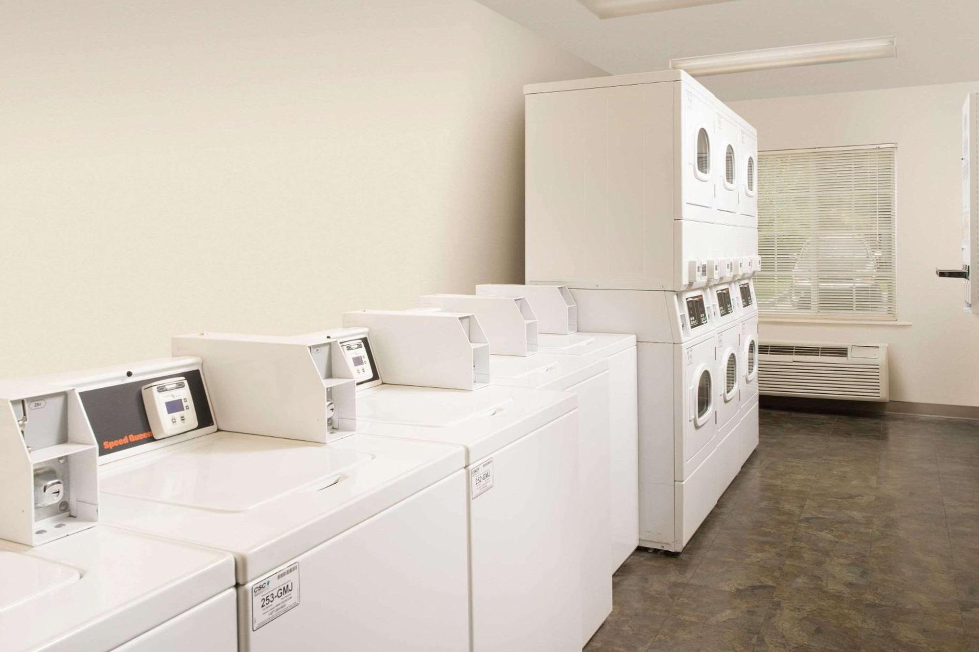 Woodspring Suites Savannah Garden City Экстерьер фото